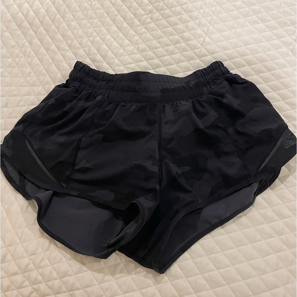 Black camo lululemon hotty hots size 4